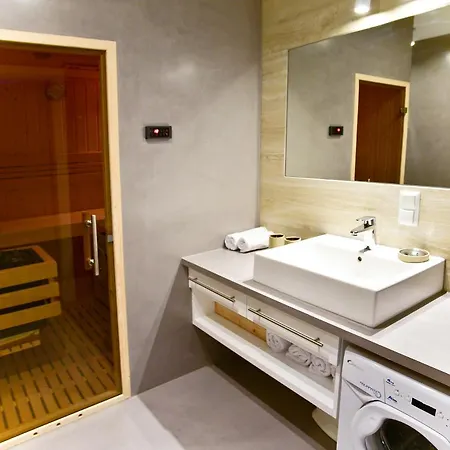 Dwupoziomowy Z Sauna - Apartamentuj شقة كارباش